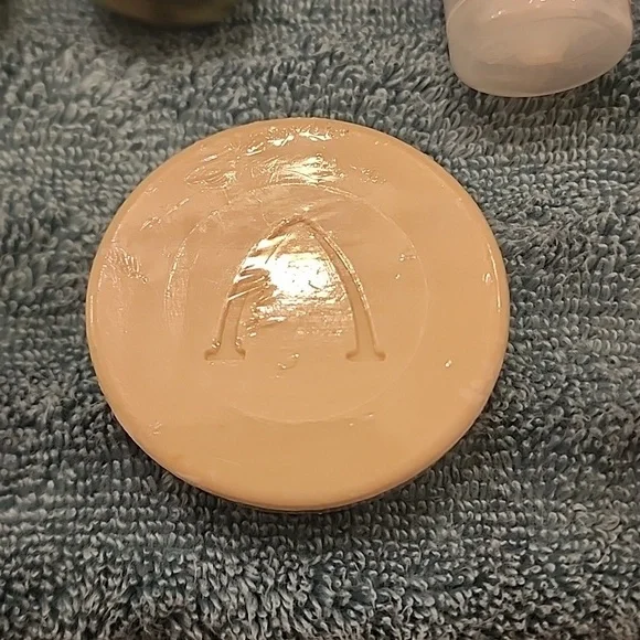 Aulani Bath & Body Products. Shampoo,  Conditioner, Soap, Lotion. - Picture 6 of 11